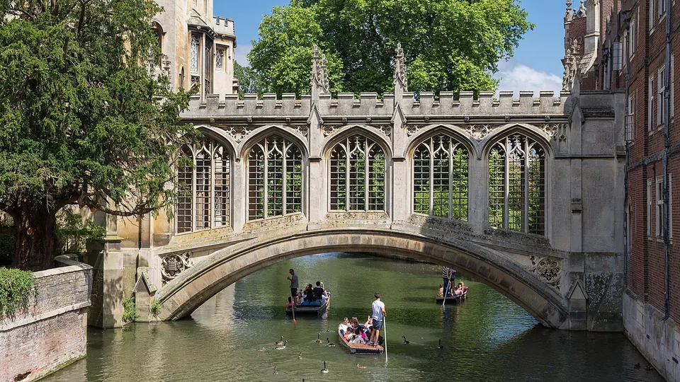 Cambridge destination photo: Bridge of Sighs, St John's College, Cambridge, UK - Diliff