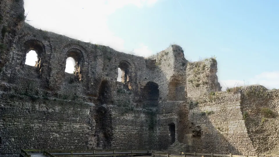 Canterbury destination photo: Canterbury - Castle02
