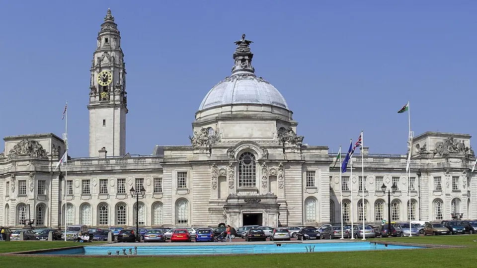 Cardiff destination photo: Cardiff City Hall cropped