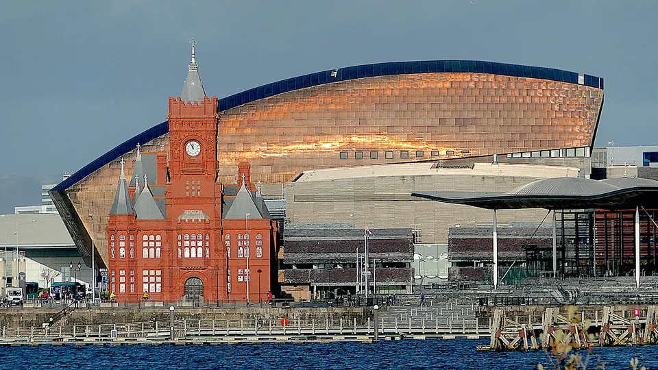 Cardiff destination photo: Cardiff Bay 121020 2469 (50599762103) - Flickr - Richard Szwejkowski