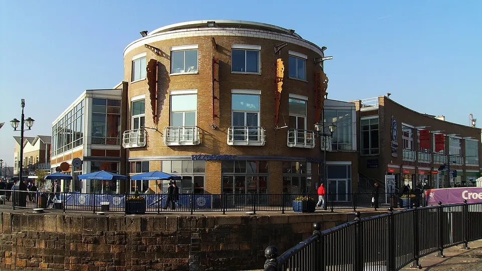 Cardiff destination photo: Mermaid Quay Cardiff Bay 001