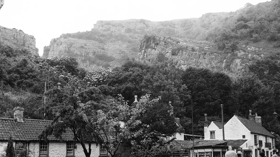 Cheddar Gorge destination photo: Cheddar Rising at Cheddar Gorge, Cufic Ln, Somerset (050207) (9461105986)