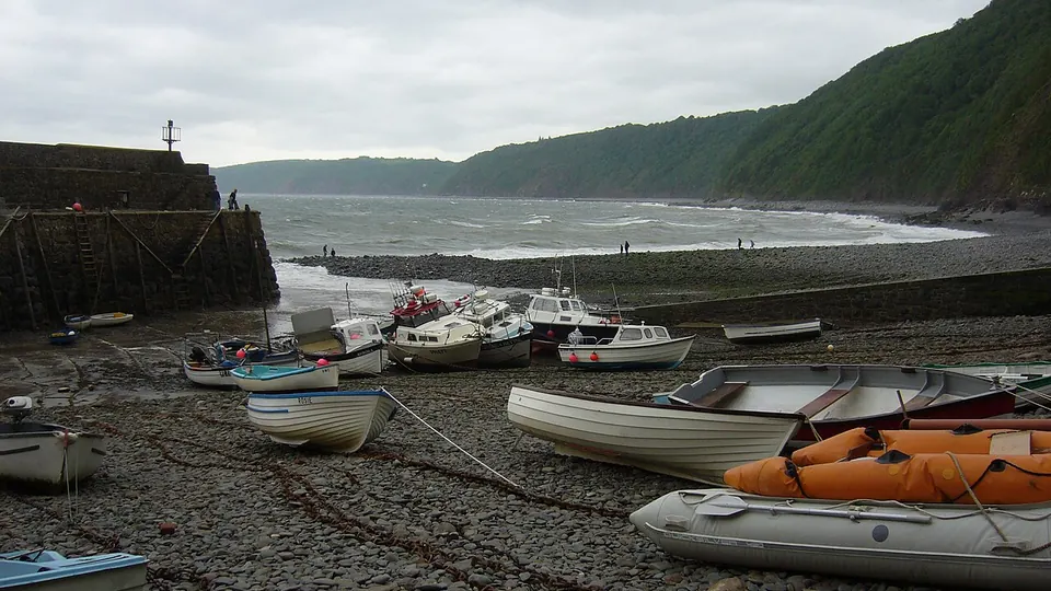 Clovelly destination photo: Clovelly Harbour (2548725975)