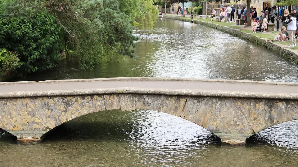 Cotswolds and Bourton-on-the-Water destination photo: Bourton-on-the-Water (Cotswolds) 03