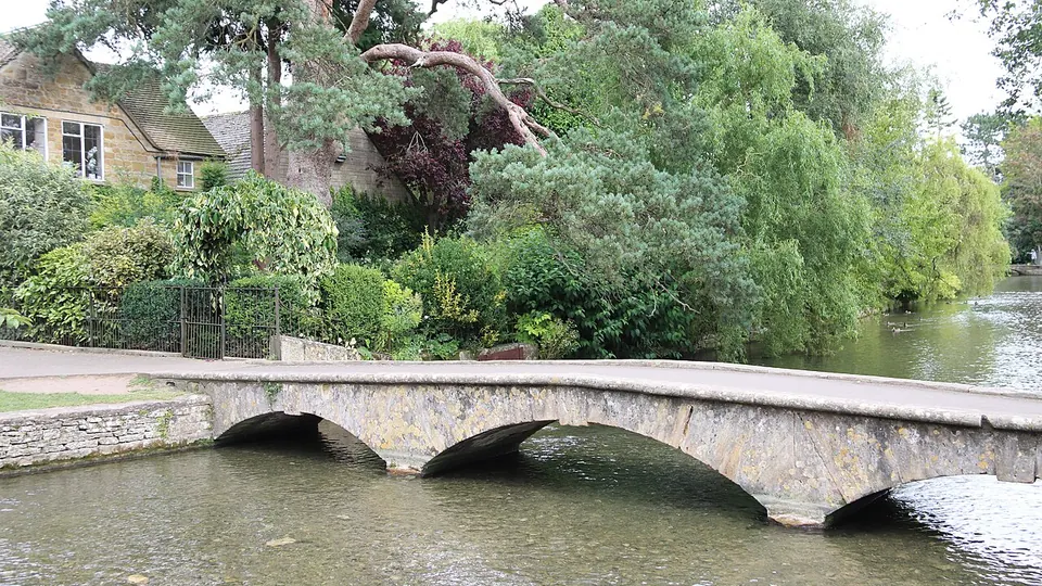 Cotswolds and Bourton-on-the-Water destination photo: Bourton-on-the-Water (Cotswolds) 04