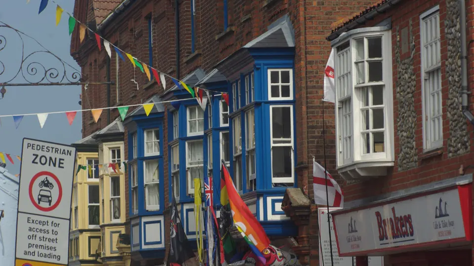 Cromer destination photo: -2013-08-25 Bay Windows, Garden Street, Cromer, Norfolk