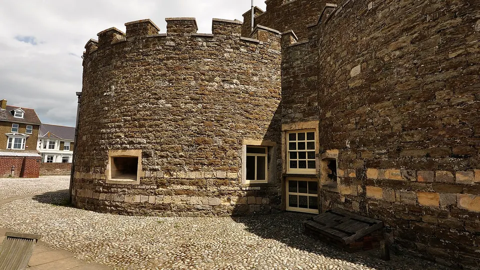 Deal destination photo: Deal Castle 07