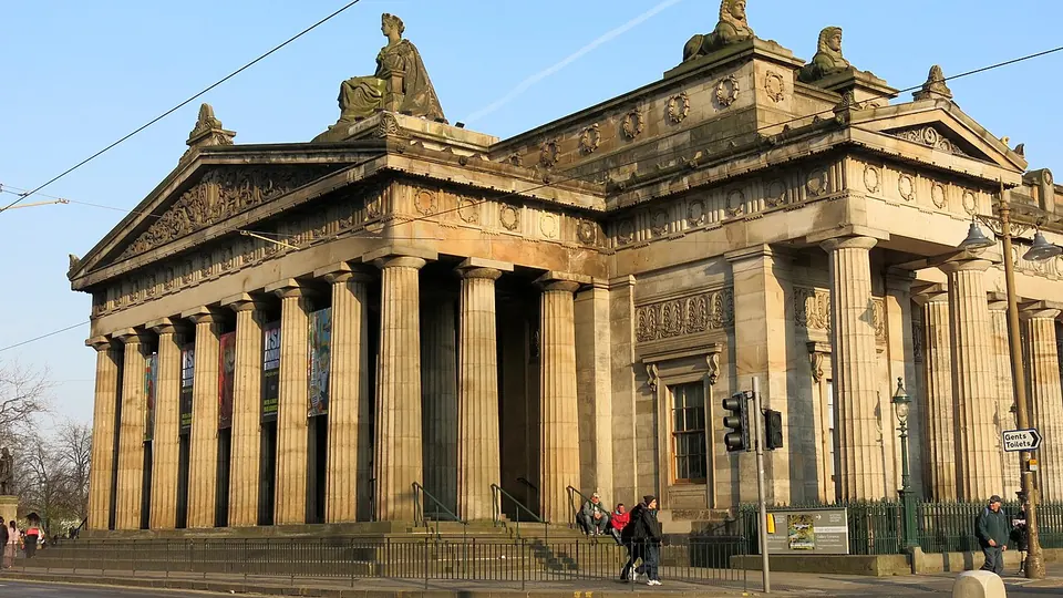 Edinburgh destination photo: Edinburgh - Royal Scottish Academy Building - 20140421192731