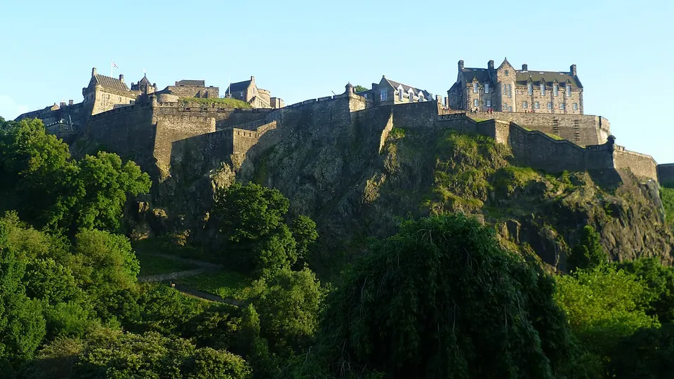 Edinburgh destination photo: Edinburgh Castle from the North