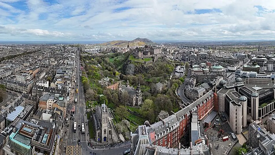 Edinburgh destination photo: Edinburgh cityscapes - aerial - panorama - 2025-04-19 05