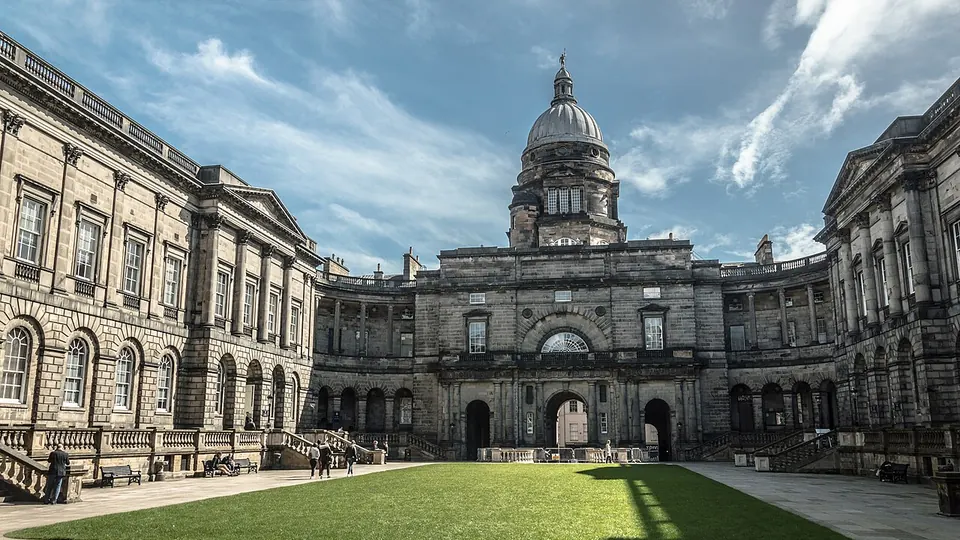 Edinburgh destination photo: Old College, Edinburgh University