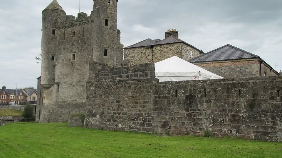 Fermanagh Lakelands and Enniskillen destination photo: Enniskillen Castle by Paride