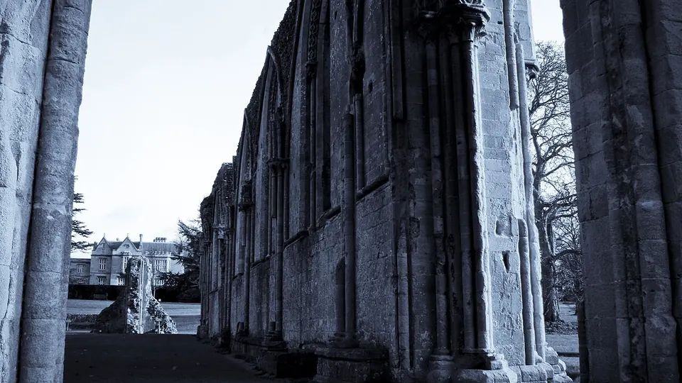 Glastonbury destination photo: Remains of Glastonbury Abbey, Glastonbury, Somerset (3049676853)