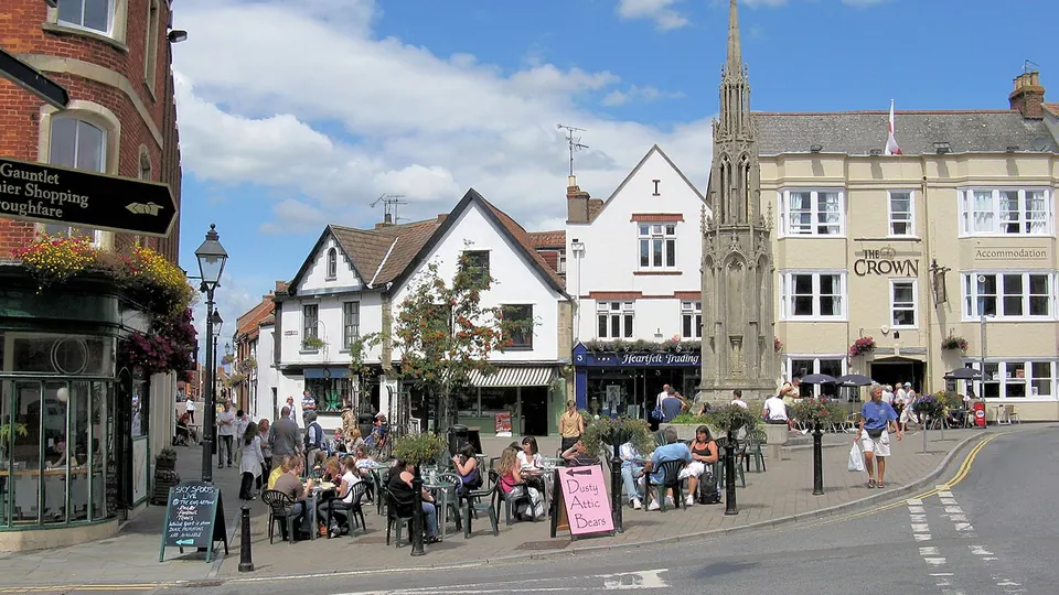 Glastonbury destination photo: Glastonbury town centre arp