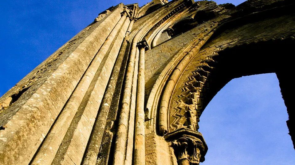 Glastonbury destination photo: Remains of Glastonbury Abbey, Glastonbury, Somerset (3049676911)