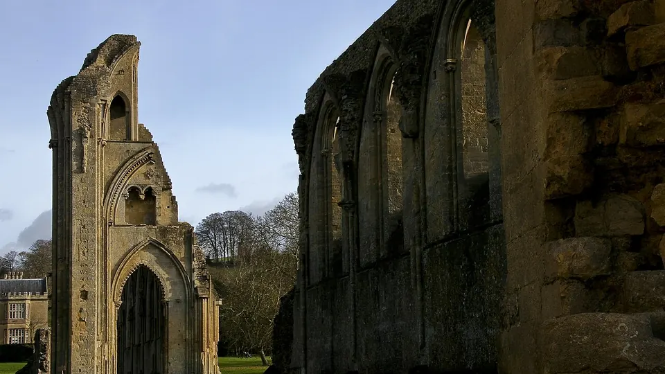 Glastonbury destination photo: Remains of Glastonbury Abbey, Glastonbury, Somerset (3049676955)