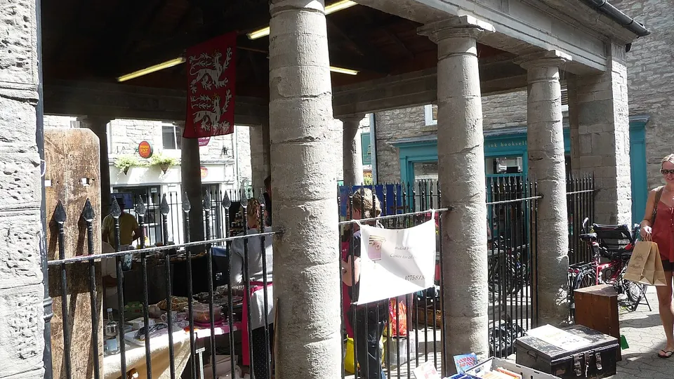 Hay-on-Wye destination photo: Market Hall, Hay-on-Wye (5)