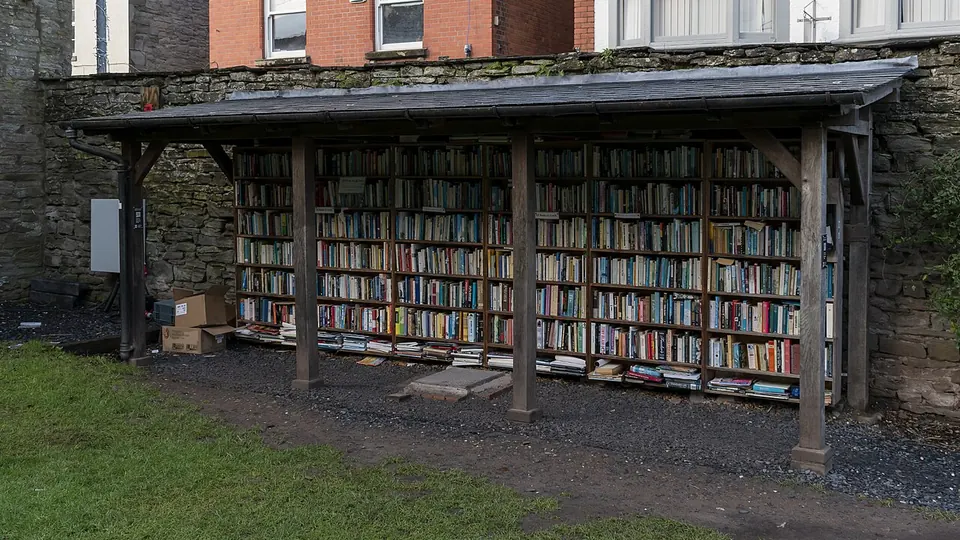 Hay-on-Wye destination photo: Honesty Bookshop, Hay Castle