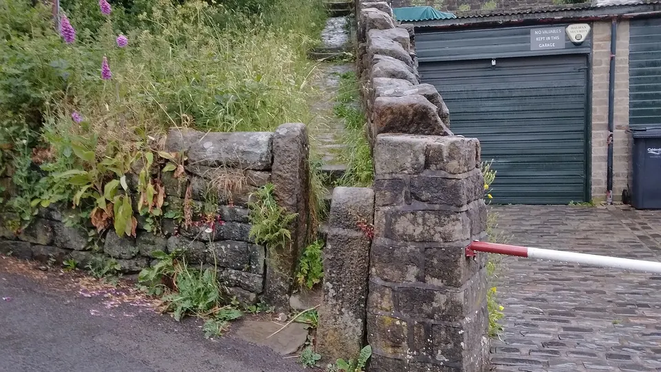 Hebden Bridge destination photo: A little right-of-way off Walker Lane in Chiserley, Hebden Bridge, in the county of West Yorkshire, UK
