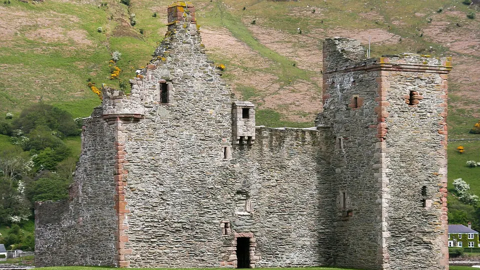 Isle of Arran destination photo: Lochranza Castle 1
