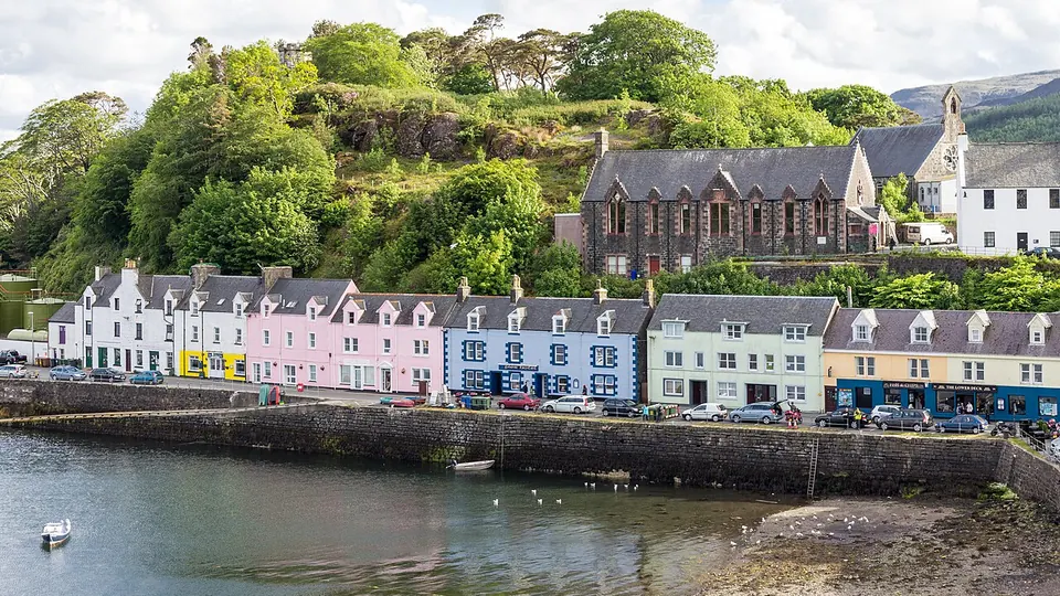 Isle of Skye destination photo: Pier, Quay street and Free Church in Portree, Isle of Skye