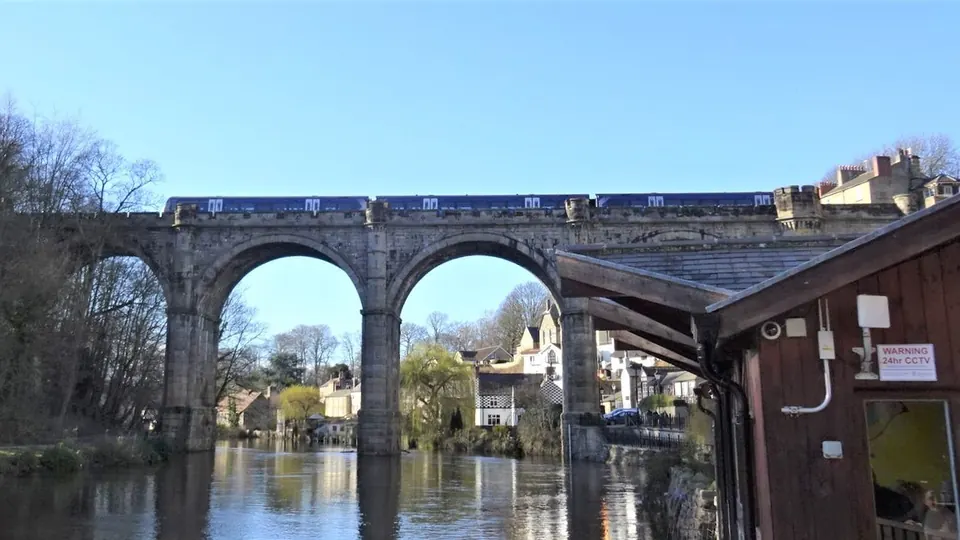 Knaresborough destination photo: Knaresborough Viaduct & train, Yorkshire. River Nidd