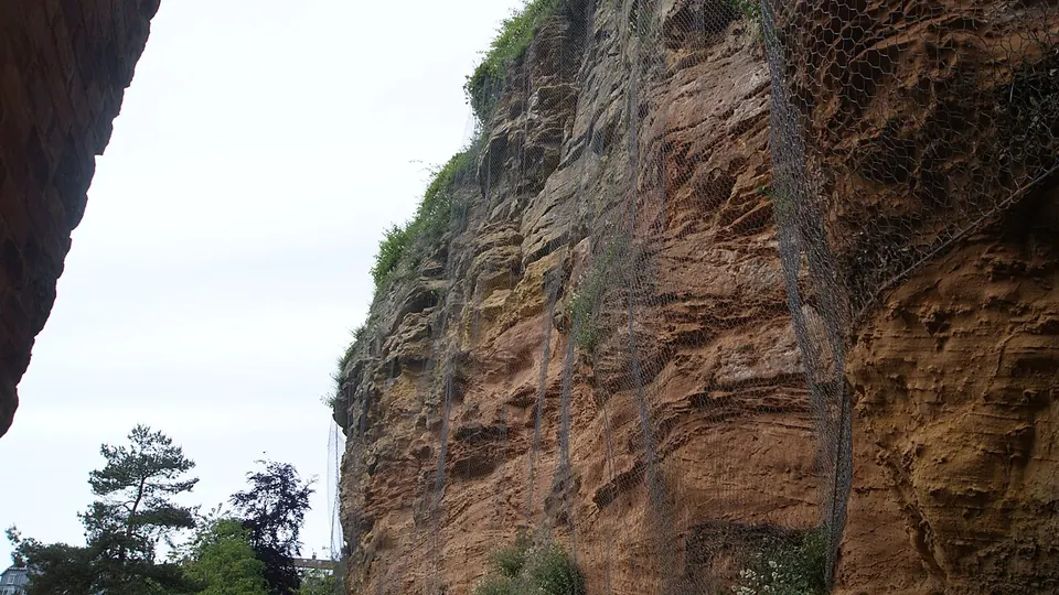 Knaresborough destination photo: Cliffs by the waterfront, Knaresborough (21st May 2020) 001