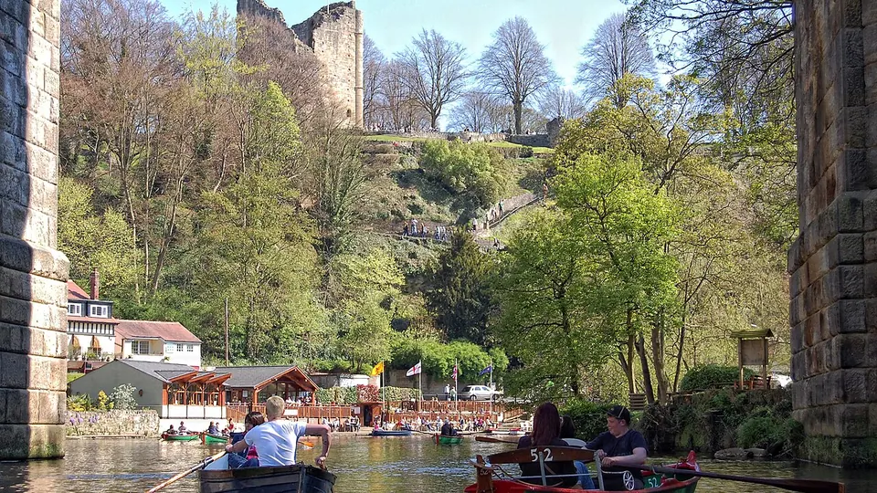 Knaresborough destination photo: Knaresborough Castle From River