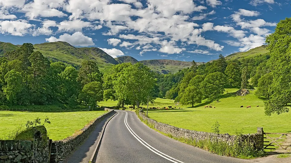 Lake District and Windermere destination photo: A591 road, Lake District - June 2009