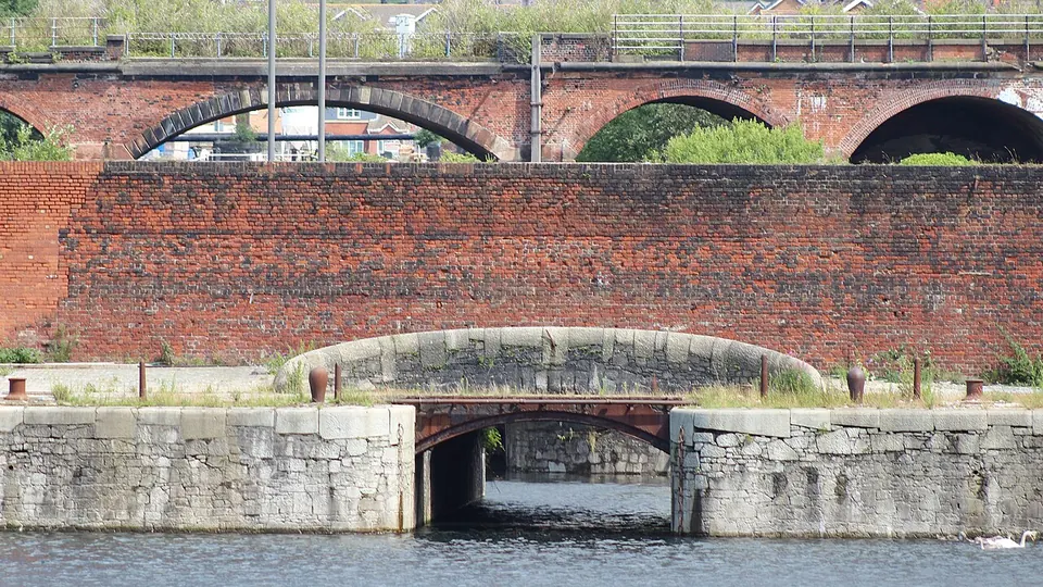 Leeds destination photo: Entrance to Leeds & Liverpool Canal from Stanley Dock 1