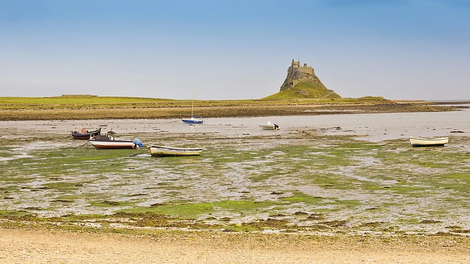 Lindisfarne / Holy Island destination photo: Holy Island Lindisfarne Castle