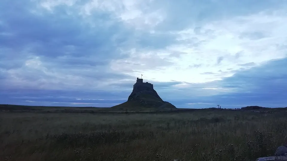 Lindisfarne / Holy Island destination photo: Holy Island - Lindisfarne Castle - 20230803204544