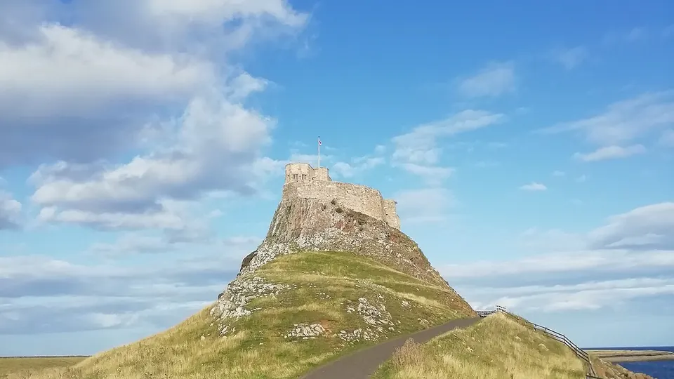Lindisfarne / Holy Island destination photo: Holy Island - Lindisfarne Castle - 20230829174103