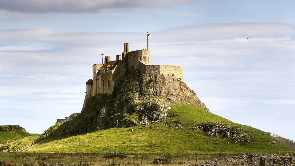 Lindisfarne / Holy Island destination photo: LindisfarneCastleHolyIsland