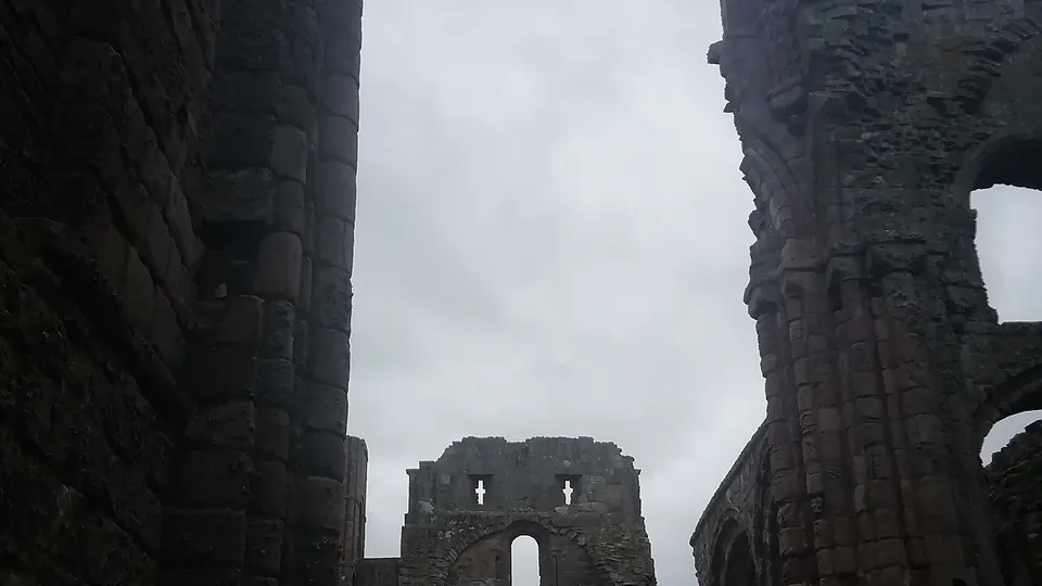 Lindisfarne / Holy Island destination photo: Holy Island - Lindisfarne Priory - 20220807114220