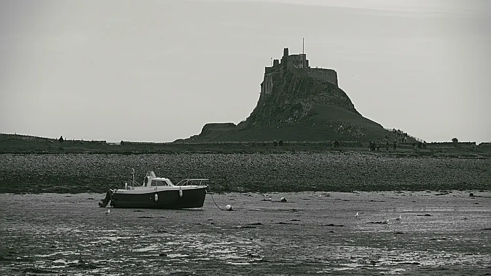 Lindisfarne / Holy Island destination photo: Lindisfarne Castle (Holy Island) (27270774973)