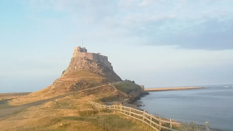 Lindisfarne / Holy Island destination photo: Holy Island - Lindisfarne Castle - 20220720203918