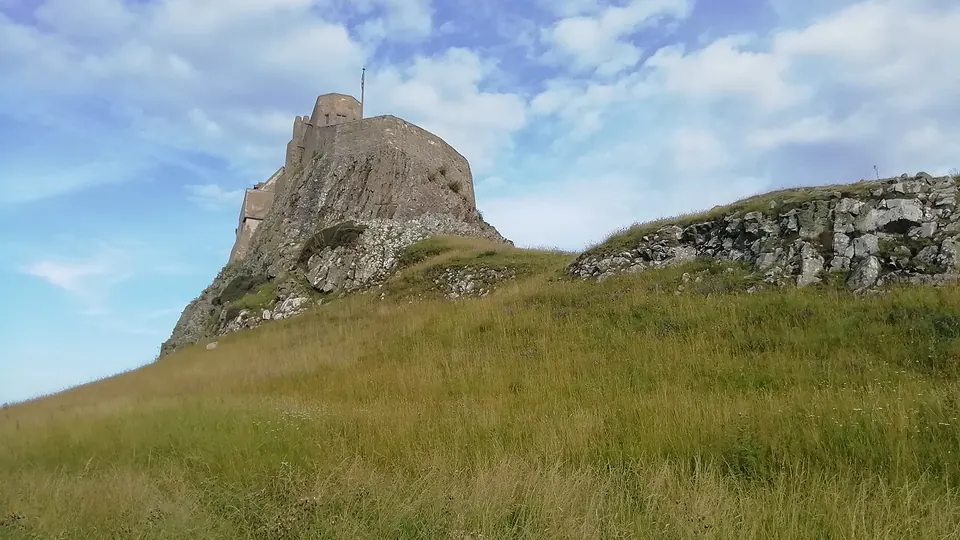 Lindisfarne / Holy Island destination photo: Holy Island - Lindisfarne Castle - 20230726181933
