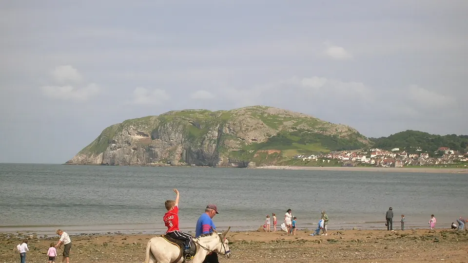 Llandudno destination photo: Llandudno, donkey ride on beach
