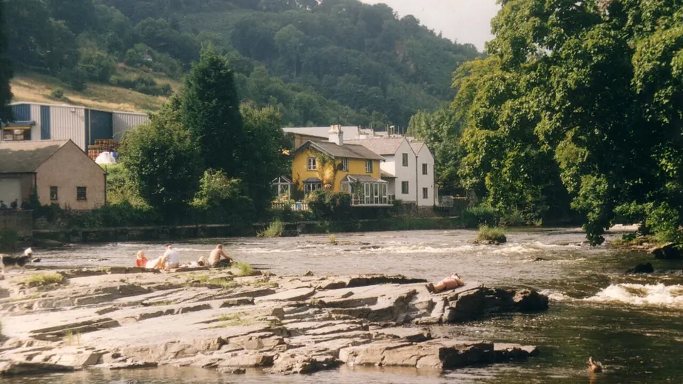 Llangollen destination photo: WLS2 54 River Dee Llangollen 2001