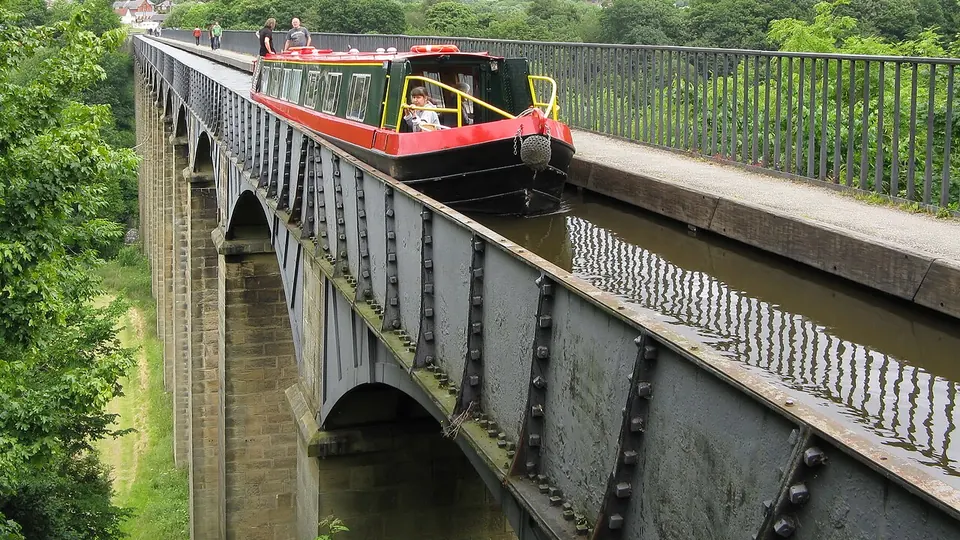 Llangollen destination photo: Pontcysyllte aqueduct arp