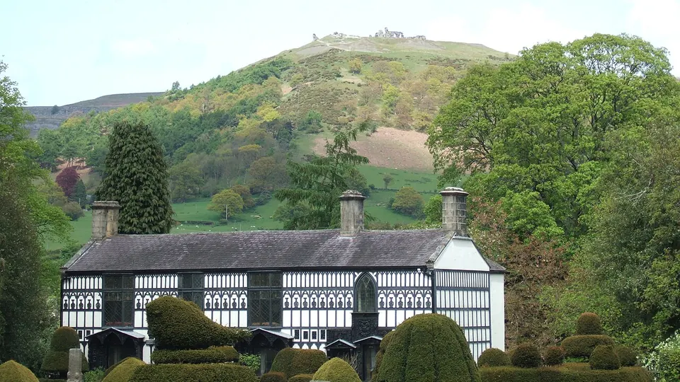 Llangollen destination photo: Plas Newydd, Llangollen, 2010