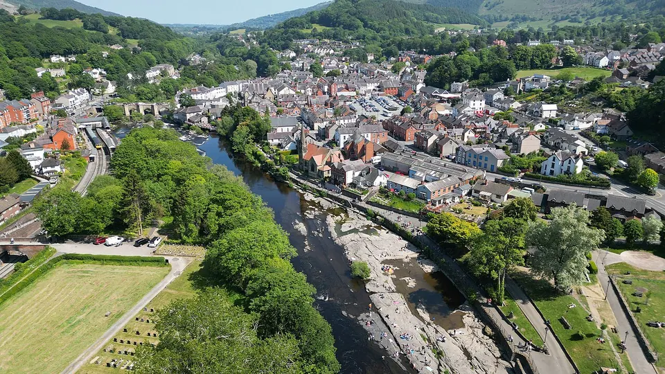 Llangollen destination photo: Afon Ddyfrdwy yn Llangollen - River Dee flowing through Llangollen; June 2023; AONB 08
