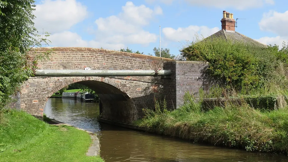 Llangollen destination photo: Bridge 62, Llangollen Canal