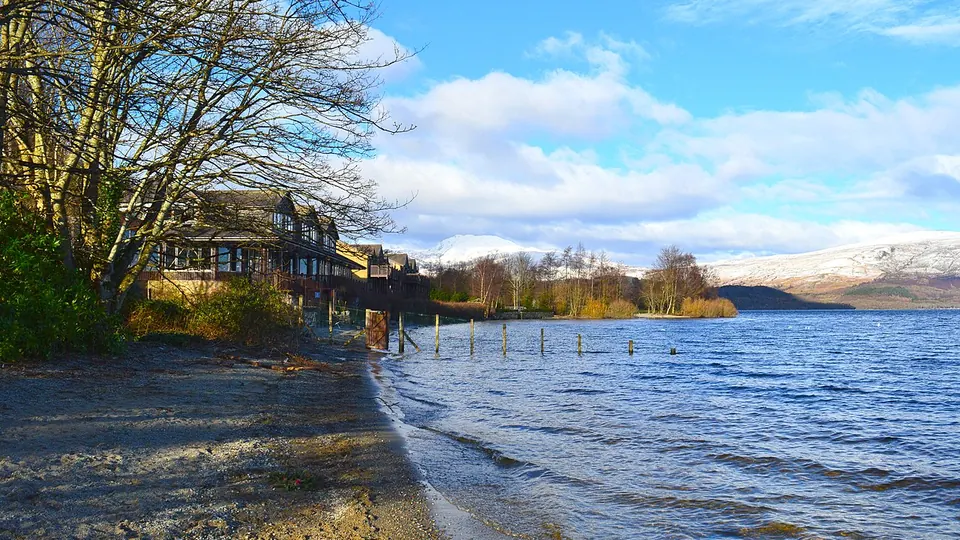 Loch Lomond destination photo: Loch Lomond (25052553995)