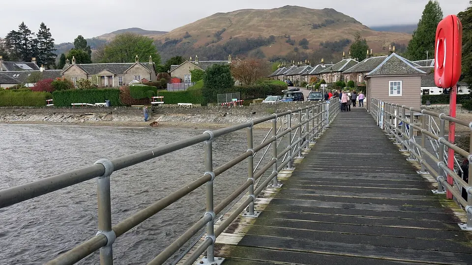 Loch Lomond destination photo: 17 Embarcador de Luss, al Loch Lomond, al fons el Beinn Ruisg