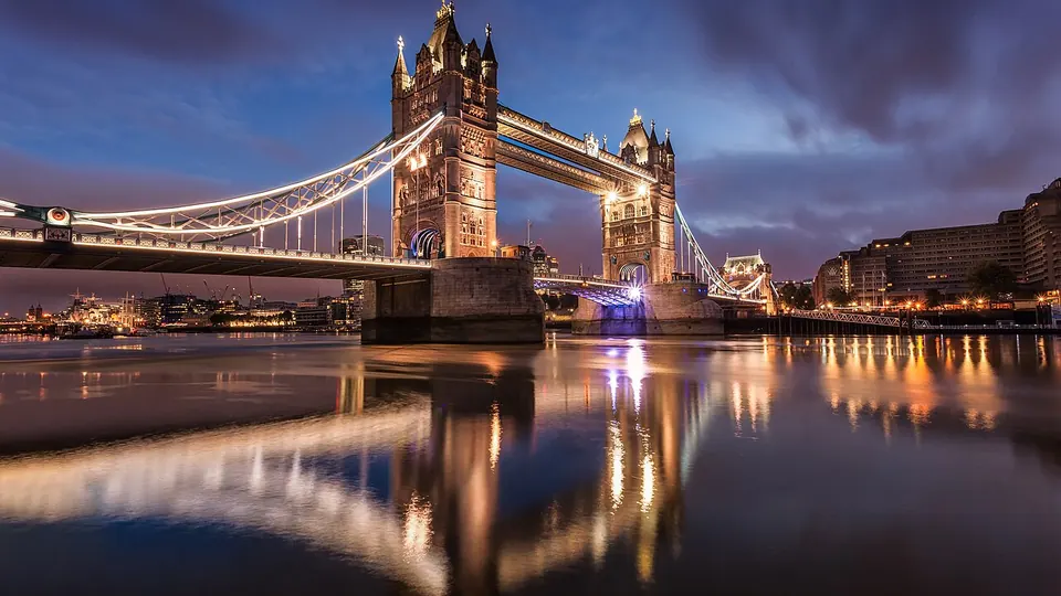 London destination photo: Tower Bridge at Dawn