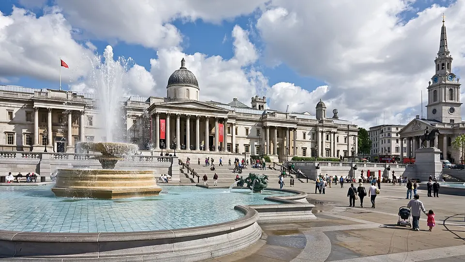 London destination photo: Trafalgar Square, London 2 - Jun 2009