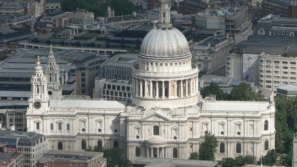 London destination photo: St Pauls aerial (cropped)
