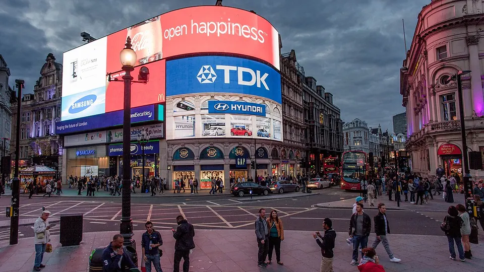 London destination photo: Open Happiness Piccadilly Circus Blue-Pink Hour 120917-1126-jikatu